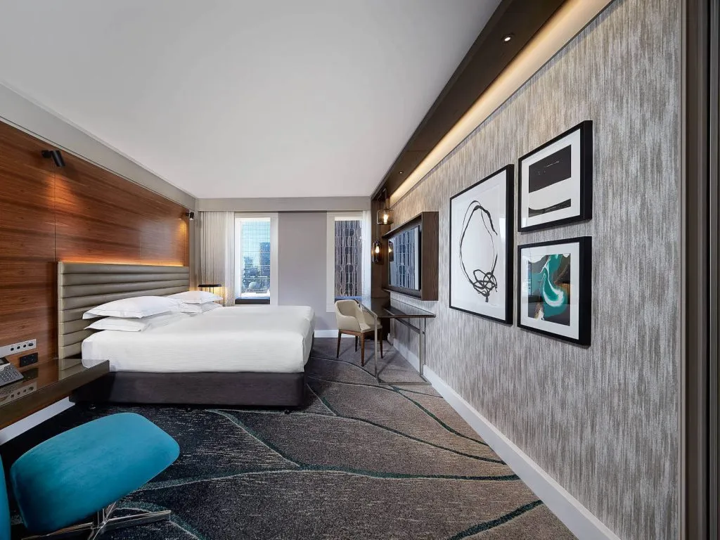 hilton-sydney-vinyl-stingray
